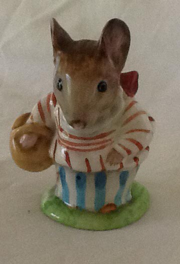 Beswick Beatrix Potter Gold Backstamp Mrs Tittlemouse Mouse figurine